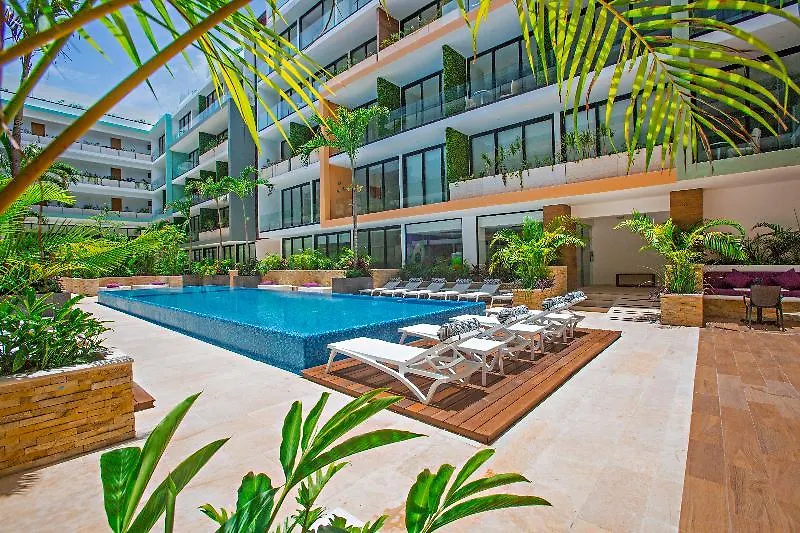 The City Playa del Carmen 0*,